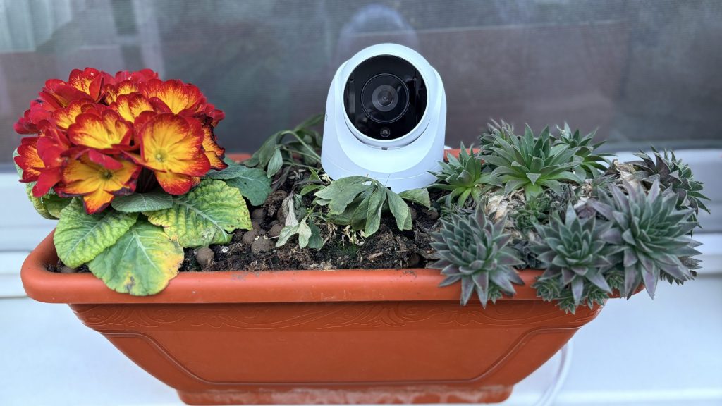 Synology TC500: O cameră de supraveghere inteligentă cu accent pe ușurința în utilizare Synology lansează o nouă cameră de supraveghere, modelul TC500, care promite o combinație între performanță, funcții inteligente și o instalare simplă