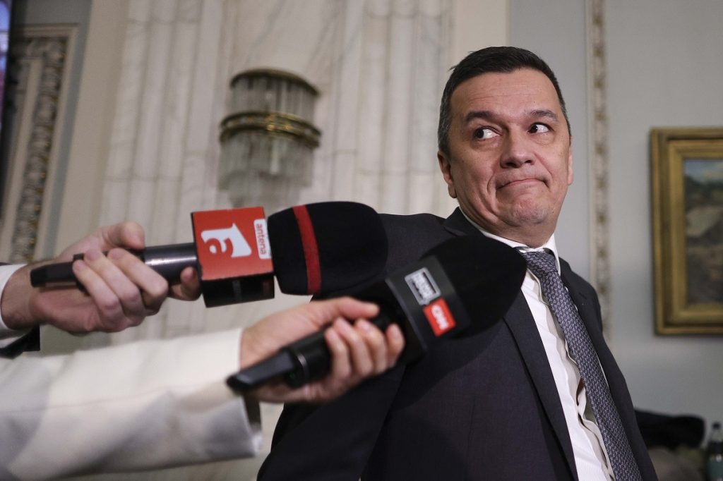 PSD se declară mulțumit de adoptarea pachetului de solidaritate, dar recunoaște tensiuni în coaliție Președintele Partidului Social Democrat (PSD), a anunțat joi, 19 martie, la Parlament, că formațiunea sa politică a reușit să impună pachetul de solidaritate, menit să vină în sprijinul românilor