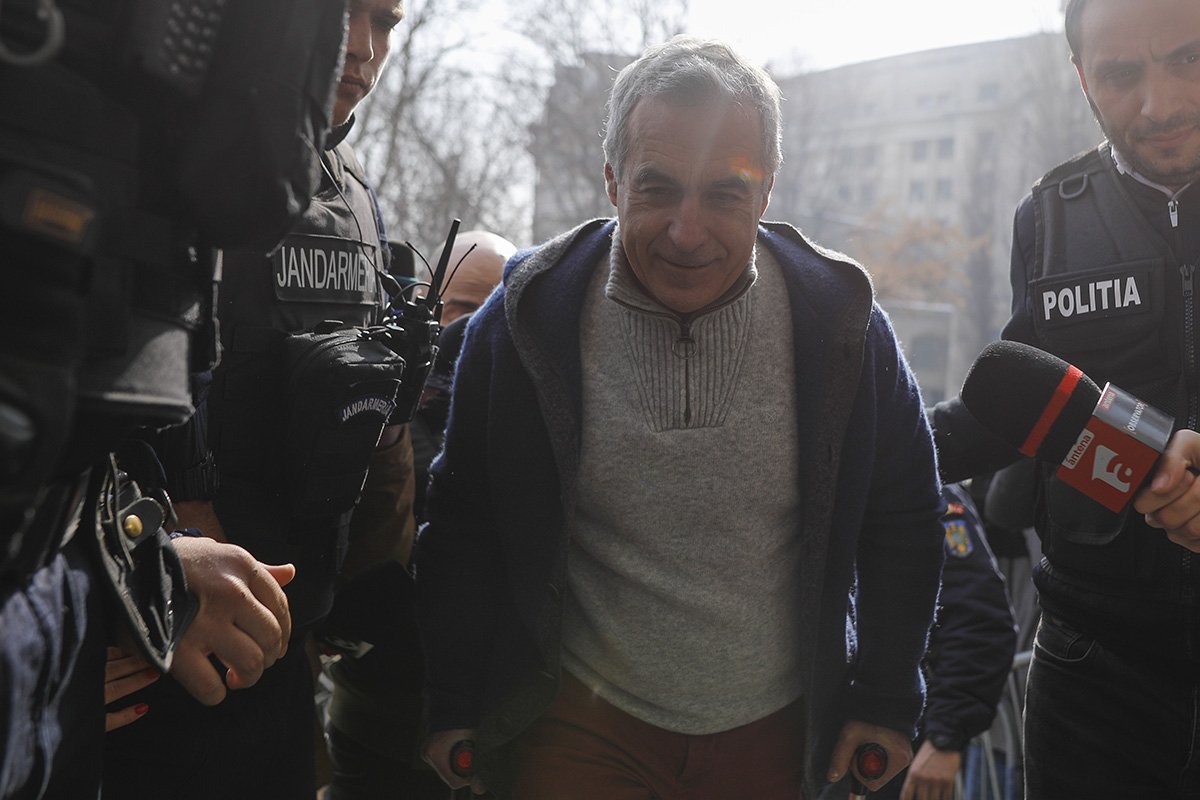 Călin Georgescu neagă implicarea într-un nou proiect politic Călin Georgescu, fost candidat cu discursuri apreciate de susținătorii Rusiei și cu simpatii legionare, a dezmințit informațiile apărute în spațiul public privind implicarea sa într-un nou proiect politic