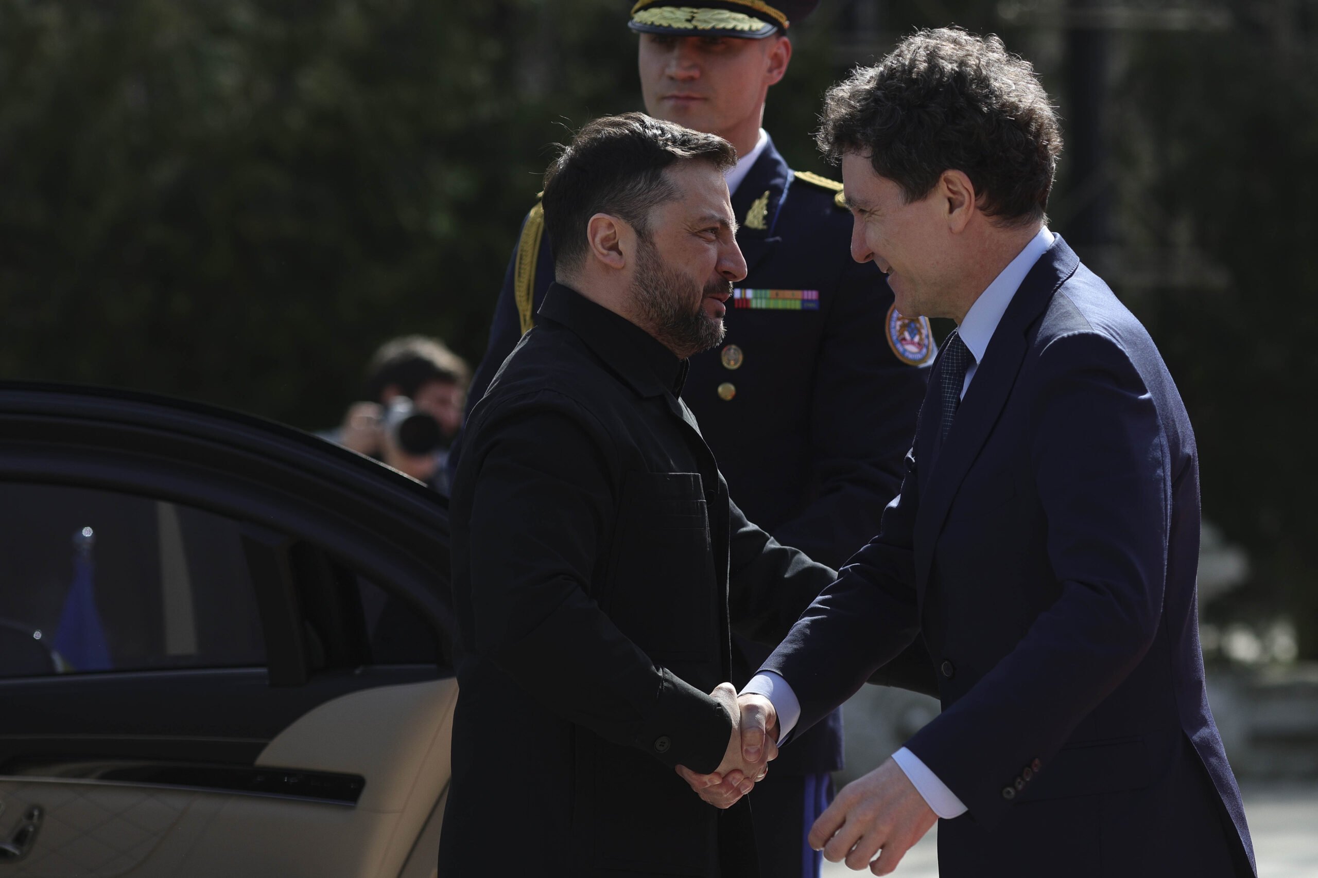 România și Ucraina semnează parteneriat strategic la Cotroceni Președintele Klaus Iohannis și omologul său ucrainean, Volodimir Zelenski, au parafat joi, la Palatul Cotroceni, un Parteneriat strategic bilateral esențial