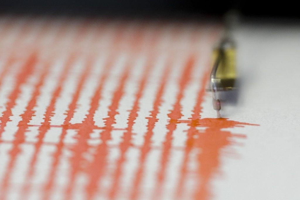 Alertă seismică: Efectele bombardamentelor asupra scoarței terestre Experți ucraineni trag un semnal de alarmă cu privire la riscurile asociate „seismicității induse”, fenomen declanșat de impacturi externe, precum exploziile