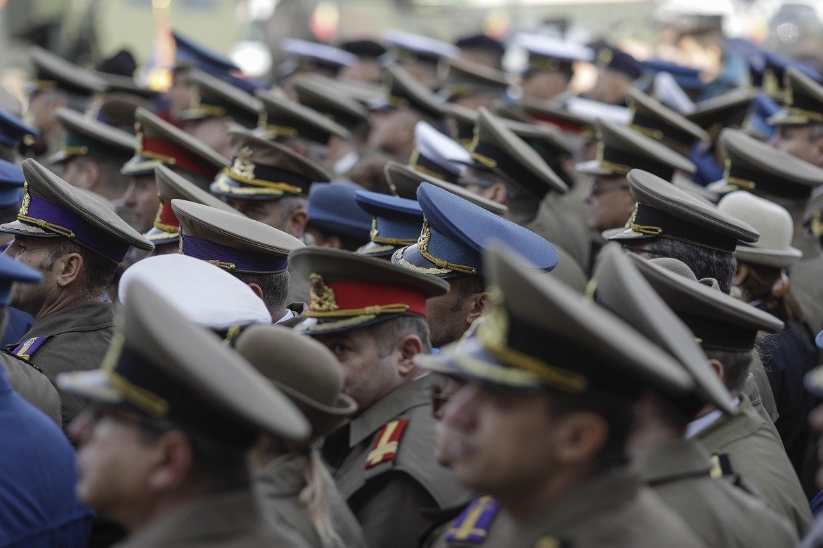 Legea pensiilor militare, gata în două săptămâni: vârsta de pensionare, majorată treptat Premierul Ilie Bolojan a anunțat joi, într-un interviu, că proiectul de lege privind pensiile militare va fi finalizat în două săptămâni