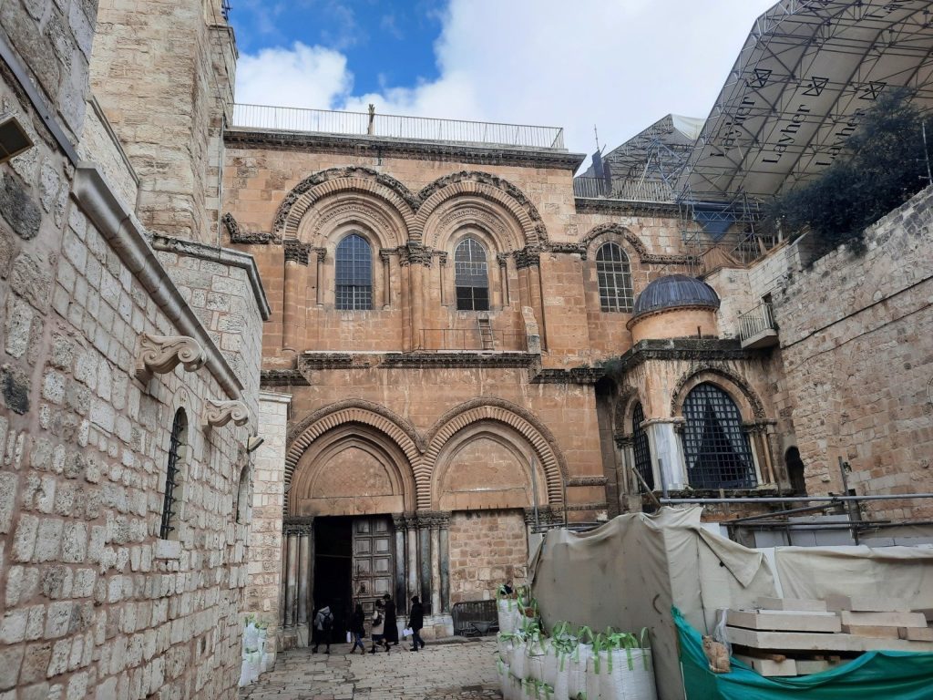 Securitatea, motivul invocat pentru interdicția accesului la Biserica Sfântului Mormânt Poliția israeliană a interzis accesul Patriarhului Latin al Ierusalimului în Biserica Sfântului Mormânt pentru a celebra Liturghia de Duminica Floriilor catolice