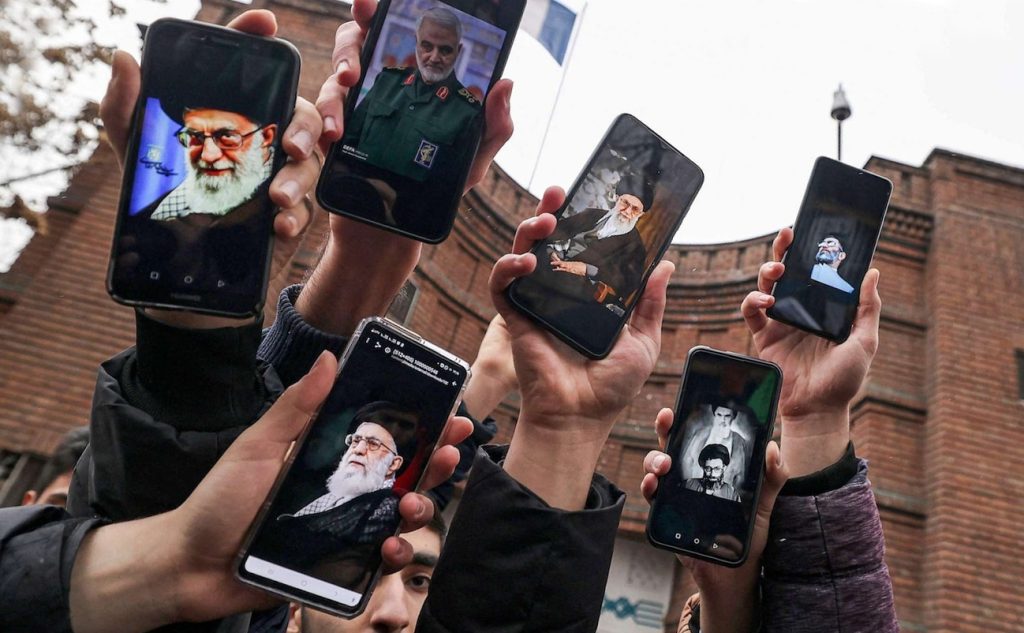 Orașul „inteligent” sub asediu: Cum a compromis o entitate necunoscută camerele de supraveghere din Teheran Un atac cibernetic sofisticat, despre care se presupune că a vizat sistemele de supraveghere din Teheran, scoate la iveală vulnerabilități majore în infrastructura digitală a „orașelor inteligente”