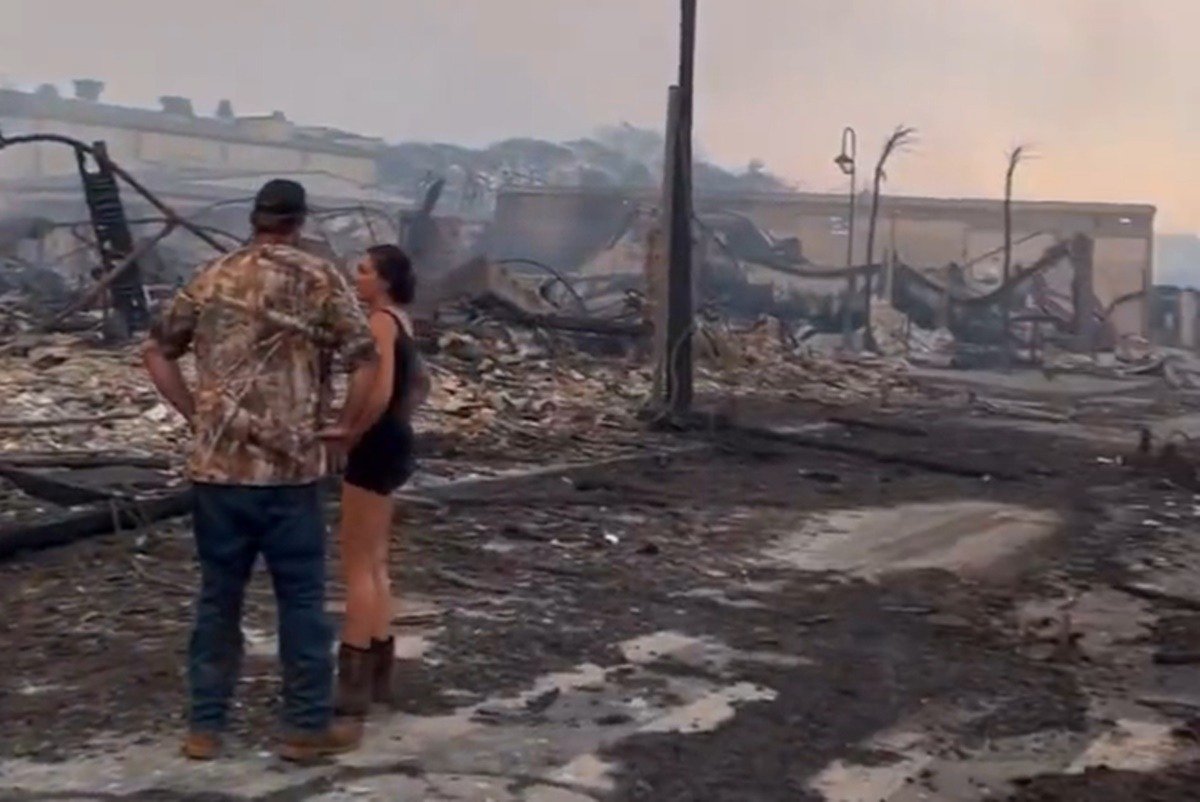 Evacuări masive în Hawaii: Ploile torențiale amenință barajul Wahiawa Un dezastru natural major se desfășoară în Hawaii, unde locuitorii din nordul insulei Oahu au fost evacuați în masă din cauza inundațiilor