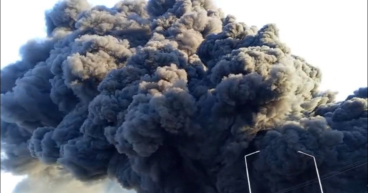 Un incendiu major a izbucnit la o fabrică de polistiren din Arad, forțele de intervenție mobilizate Arad, 11 martie 2024 – Un incendiu puternic a izbucnit, miercuri dimineața, la o fabrică de polistiren din Arad