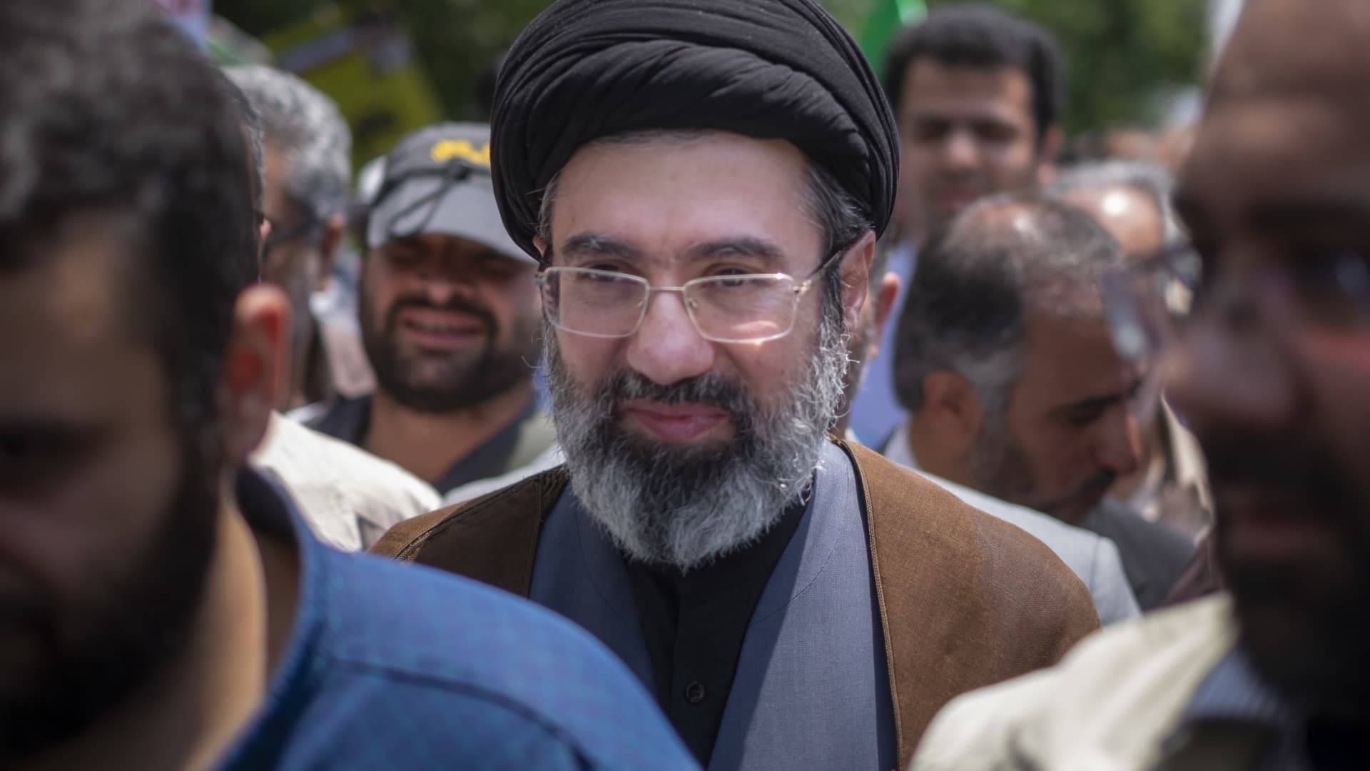 Iran: Fiul lui khamenei, mojtaba, numit lider suprem?