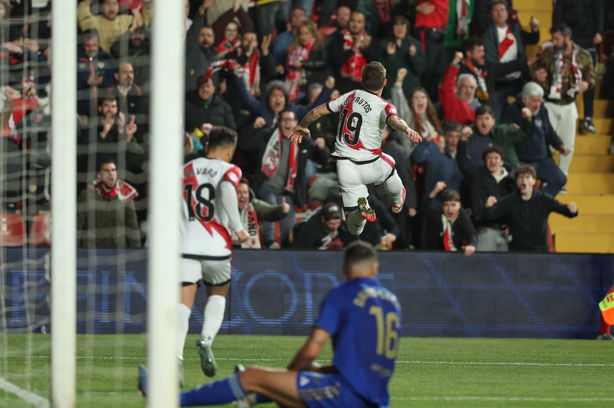 Rayo Vallecano zdrobește Oviedo, după ce meciul a fost amânat din cauza stării gazonului Madrid – Meciul Rayo Vallecano – Oviedo, inițial programat pe 7 februarie dar suspendat din cauza stării proaste a gazonului de pe stadionul Vallecas, s-a rejucat miercuri, cu o victorie categorică a gazdelor