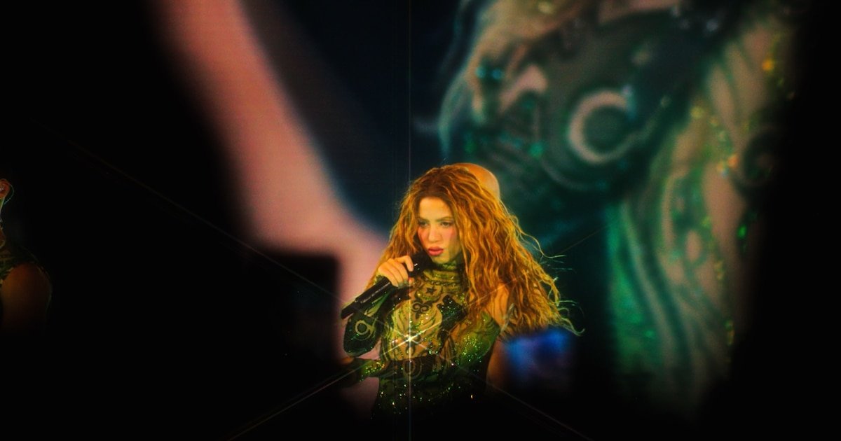Shakira a electrizat o mulțime de 400.000 de oameni în Piața Zócalo din Mexico City Mexico City a fost scena unui spectacol grandios, pe 1 martie, când artista columbiană Shakira a urcat pe scena din Piața Zócalo