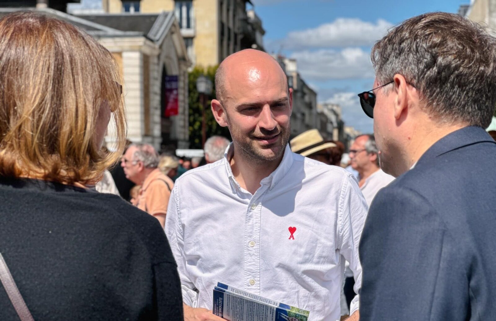 Ministrul francez de Externe condamnă îndepărtarea steagurilor UE de către primari din RN Jean-Noël Barrot, ministrul francez delegat pentru Afaceri Europene, a criticat dur decizia unor primari din partidul de extremă dreapta Rassemblement National (RN) de a îndepărta steagurile Uniunii Europene de pe clădirile primăriilor