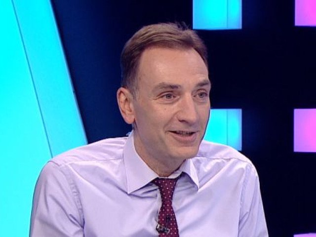 Reacții vehemente după anunțul lotului pentru echipa națională Anunțul selecției pentru echipa națională de fotbal a stârnit valuri de reacții în rândul comentatorilor sportivi și al foștilor jucători, unii dintre ei exprimându-și surprinderea și dezacordul față de anumite decizii ale selecționerului