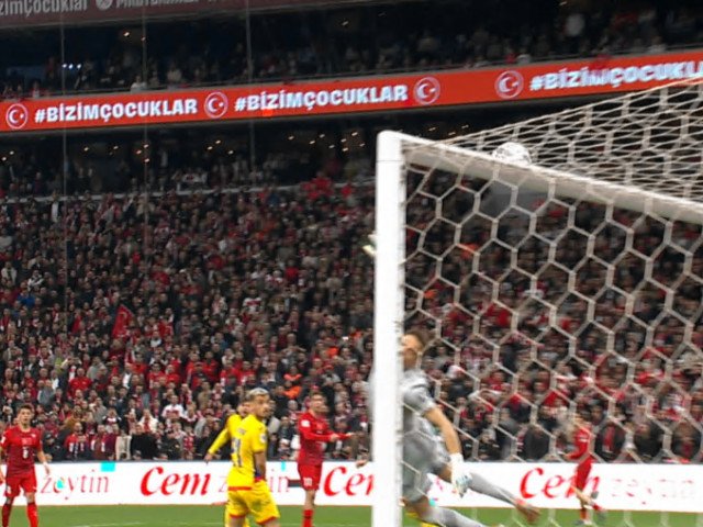 Turcia și România se înfruntă în barajul pentru Cupa Mondială 2026 Echipa națională de fotbal a României se va duela astăzi cu Turcia în semifinala barajului pentru calificarea la Cupa Mondială din 2026