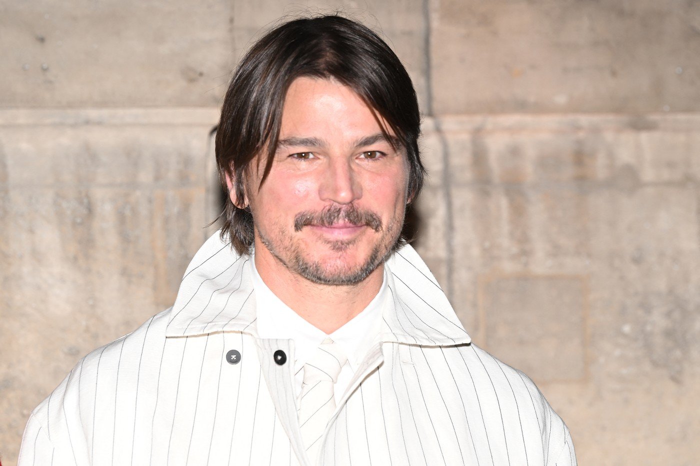 Josh Hartnett revine pe marile ecrane într-un nou film regizat de Oliver Stone, marcând o posibilă renaștere artistică pentru ambii