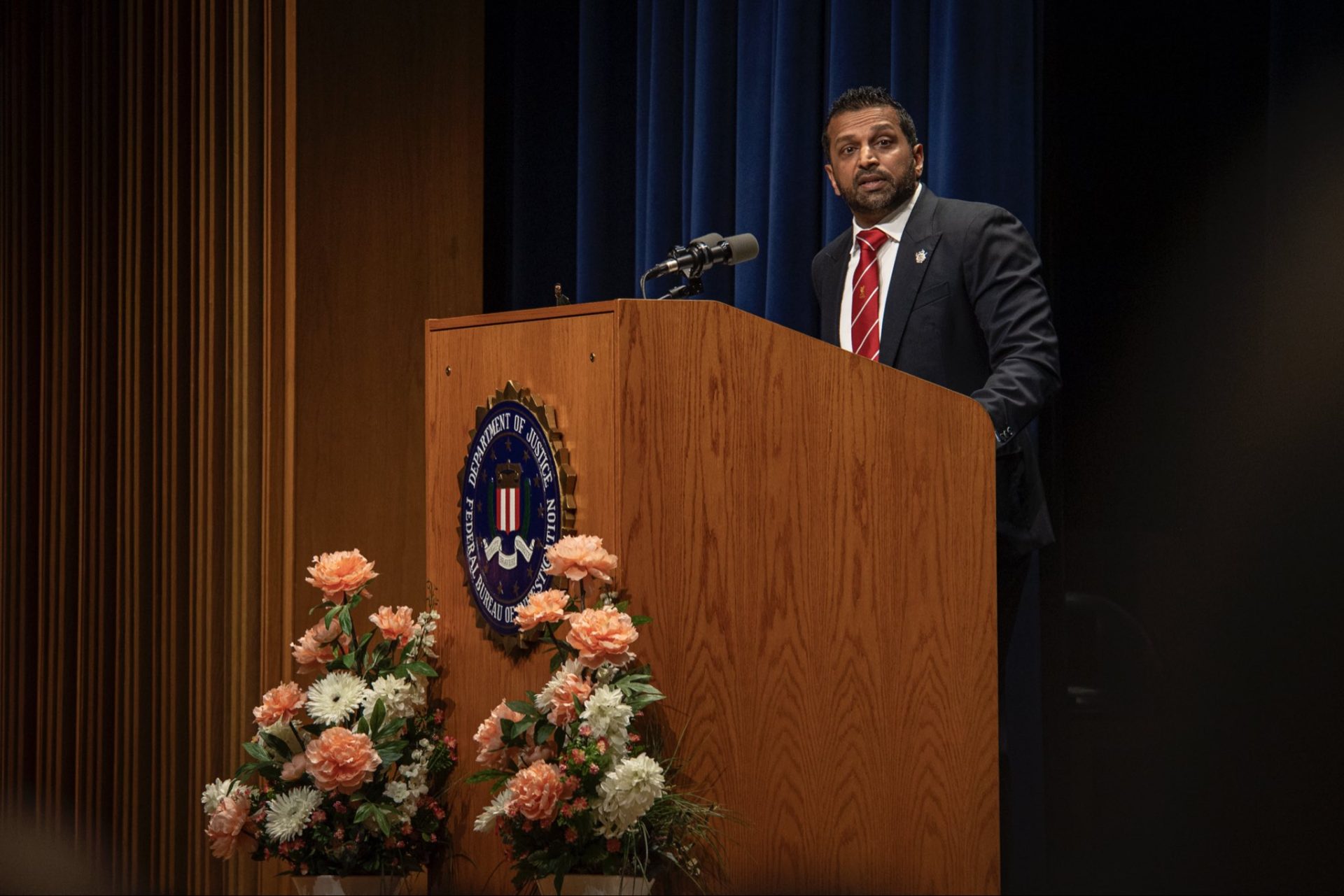 Hackerii iranieni au spart contul de email al directorului FBI, Kash Patel Departamentul de Justiție al Statelor Unite a confirmat că hackerii cu legături cu Iranul au accesat contul personal de e-mail al lui Kash Patel, fost director FBI, dezvăluie agenția Reuters