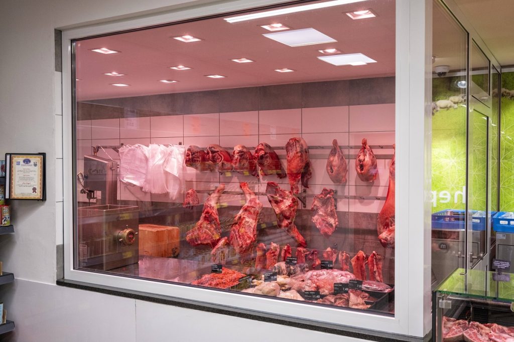 Carnea de miel, un lux pe masa de Paște: prețurile ating cote record Prețul cărnii de miel a explodat în supermarketuri, crescătorii fiind nevoiți să facă față costurilor ridicate de producție și blocajelor de pe piața de export