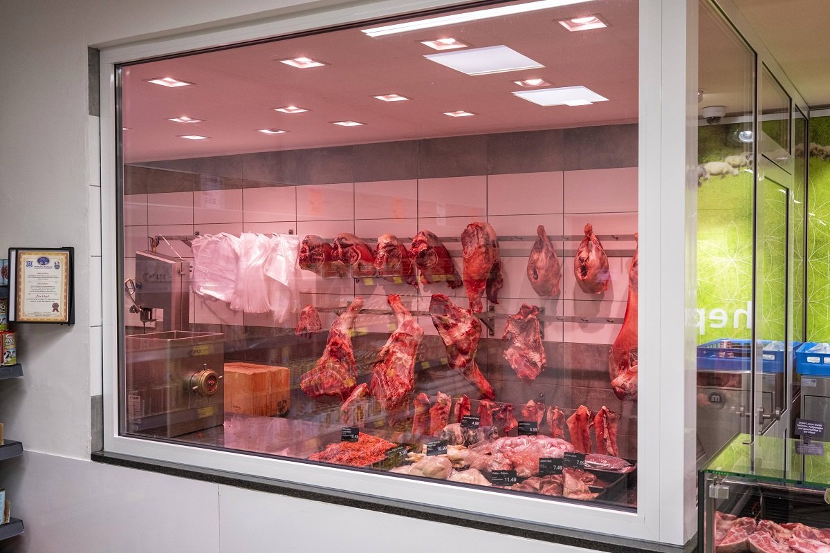 Carnea de miel, un lux pe masa de Paște: prețurile ating cote record Prețul cărnii de miel a explodat în supermarketuri, crescătorii fiind nevoiți să facă față costurilor ridicate de producție și blocajelor de pe piața de export
