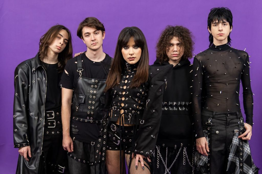 „Choke Me” va reprezenta România la Eurovision 2026: Alexandra Căpitănescu cucerește Selecția Națională Bucurie mare pentru fanii Eurovision din România! Piesa „Choke Me”, interpretată de Alexandra Căpitănescu, a câștigat Selecția Națională 2026 și va reprezenta țara noastră la competiția europeană