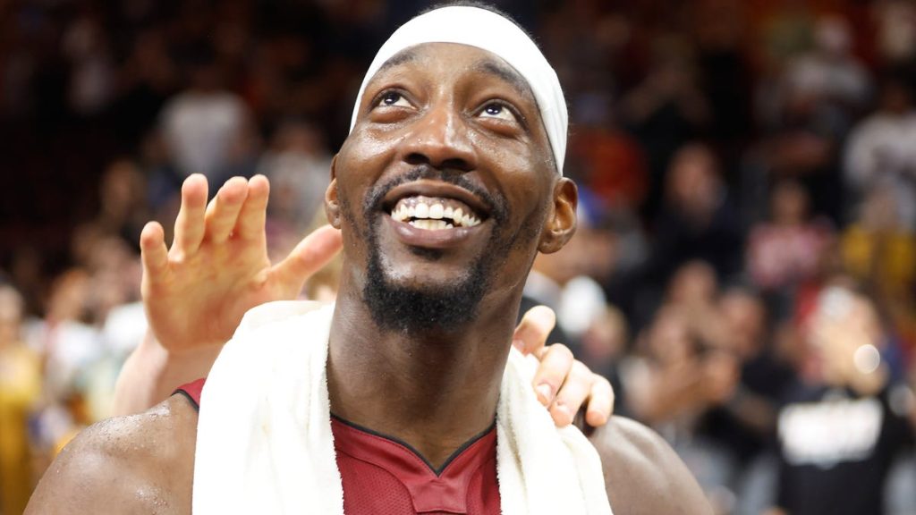 Bam Adebayo, erou improbabil: 83 de puncte într-un meci NBA, o performanță rară Miami Heat a reușit o victorie categorică marți seară împotriva Washington Wizards cu scorul de 150-129