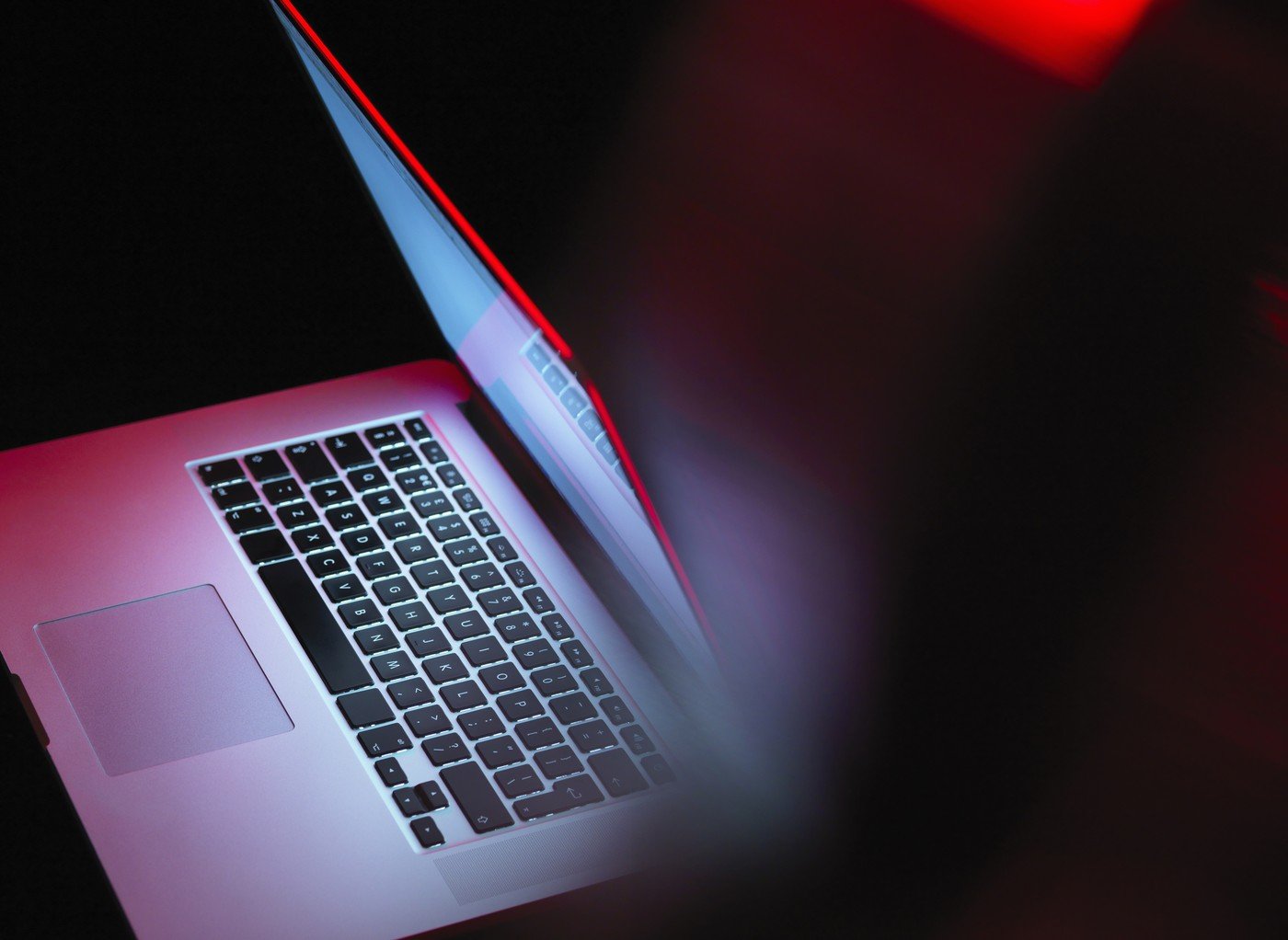 Avertisment privind riscurile de securitate ale agenților AI: hackerii ar putea prelua controlul sistemelor Echipa de răspuns la incidente informatice din China a emis o alertă cu privire la pericolele asociate utilizării platformei OpenClaw, un agent de inteligență artificială, fără măsuri suplimentare de protecție