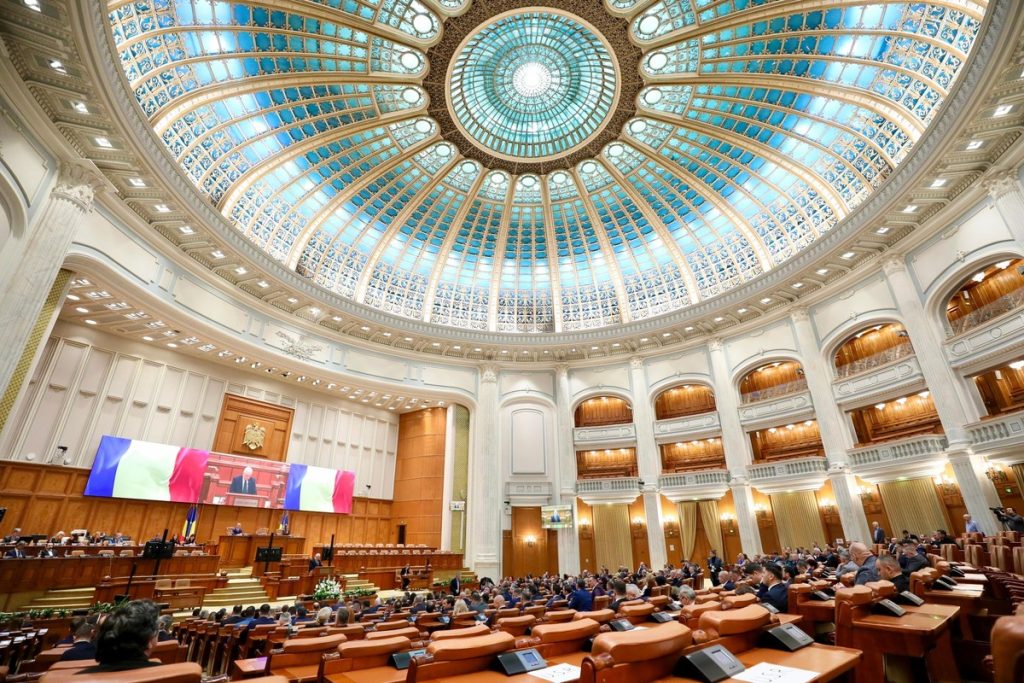 Cum funcționează Parlamentul României: Structură, atribuții și programul parlamentarilor Parlamentul României, organismul legislativ suprem al țării, este format din două camere: Camera Deputaților și Senatul