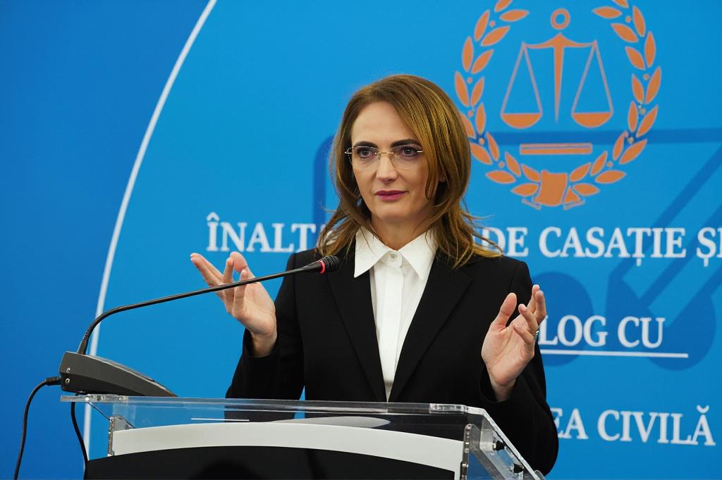 Dimitriu: Guvernul ar trebui să ceară voie de la Lia Savonea Deputatul USR Alexandru Dimitriu a criticat dur modul în care Guvernul gestionează deciziile legate de justiție, sugerând că Executivul ar trebui să obțină aprobarea președintei Înaltei Curți de Casație și Justiție (ICCJ), Lia Savonea