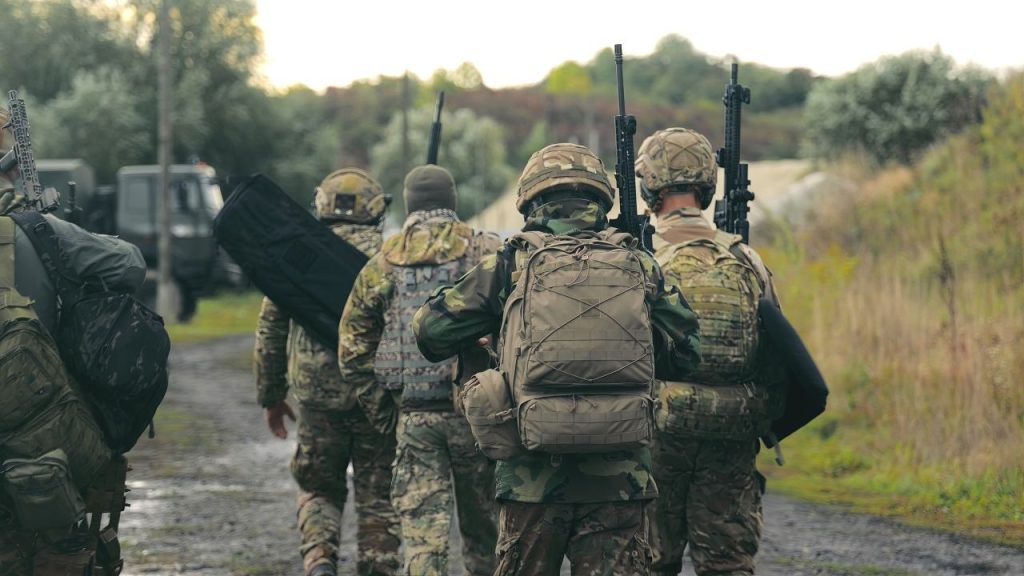 Croația reintroduce serviciul militar obligatoriu, pe fondul tensiunilor geopolitice Croația reintroduce serviciul militar obligatoriu, începând de luni, cu un program de instrucție de două luni pentru tinerii recruți