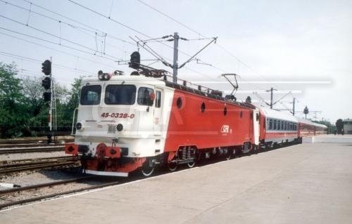 Trenurile au reluat circulația pe ruta Holdea – Margina Circulația trenurilor pe secția Holdea – Margina, aflată în raza Sucursalei Regionale de Căi Ferate Timișoara, a fost reluată începând cu ora 18:30, miercuri, după ce au fost finalizate intervențiile necesare ca urmare a unui incident feroviar petrecut marți seară