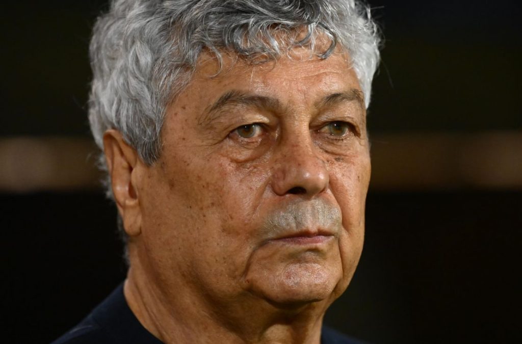 Mircea Lucescu, internat la spital după o problemă cardiacă Selecționerul echipei naționale de fotbal a României, Mircea Lucescu, în vârstă de 80 de ani, a fost transportat de urgență la spital duminică, în urma unei probleme medicale survenite înainte de antrenamentul echipei