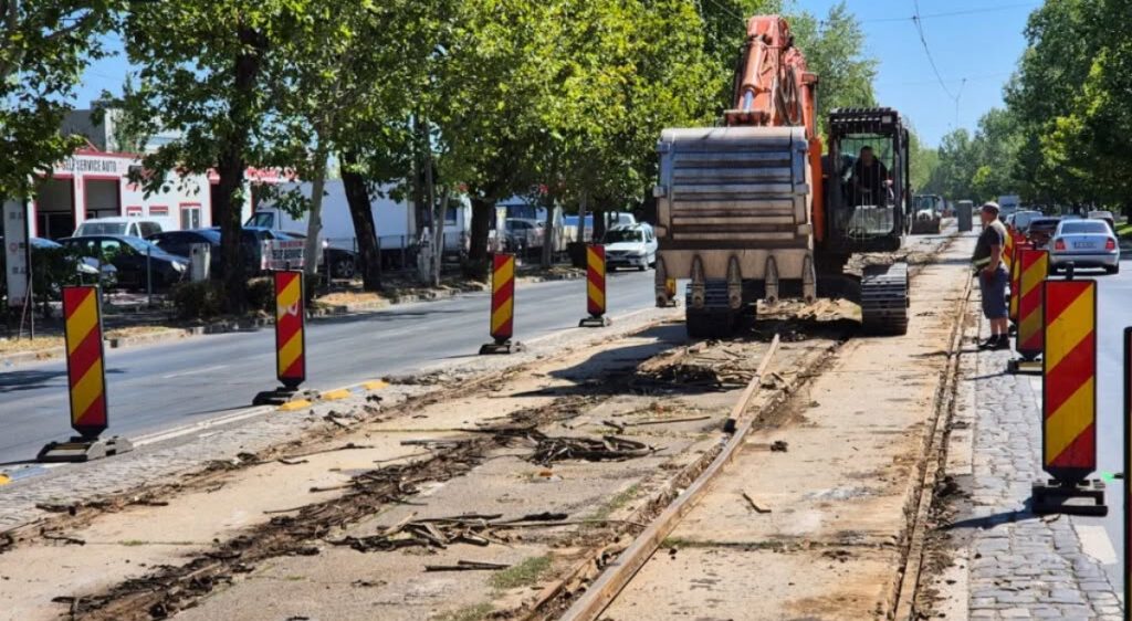 Noi linii de tramvai din București intră în modernizare Mai multe linii de tramvai din București vor intra în proces de modernizare, după ce constructorii așteaptă ordinul de începere a lucrărilor