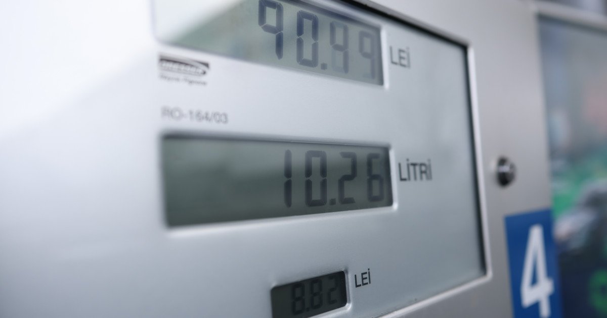 Prețurile carburanților, pe valuri: Guvernul vrea să pună frână, experții se tem de penurie București – Măsurile de criză anunțate de Guvern pentru piața carburanților ar putea avea efecte limitate asupra prețurilor la pompă, avertizează experții