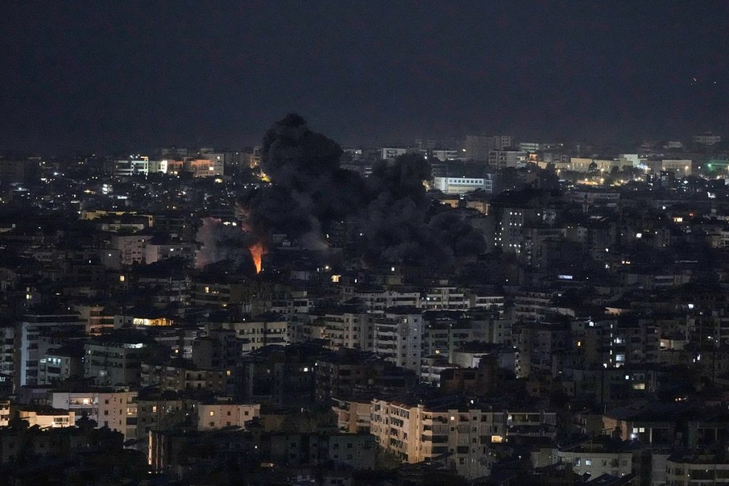 MAE lansează un canal de WhatsApp pentru românii aflați în Orientul Mijlociu Ministerul Afacerilor Externe (MAE) a anunțat deschiderea unui canal oficial de comunicare pe WhatsApp, destinat românilor care se află în Orientul Mijlociu