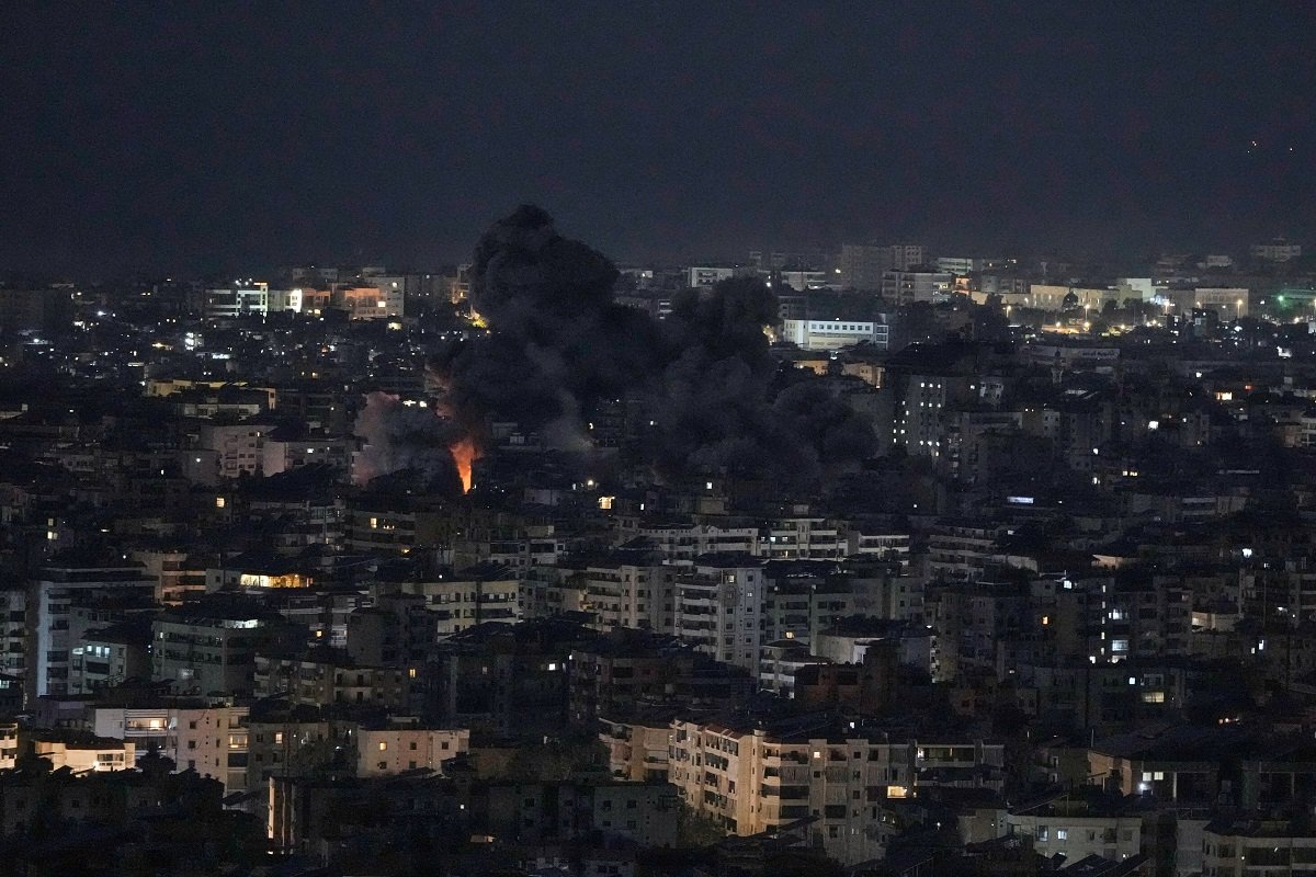 MAE lansează un canal de WhatsApp pentru românii aflați în Orientul Mijlociu Ministerul Afacerilor Externe (MAE) a anunțat deschiderea unui canal oficial de comunicare pe WhatsApp, destinat românilor care se află în Orientul Mijlociu