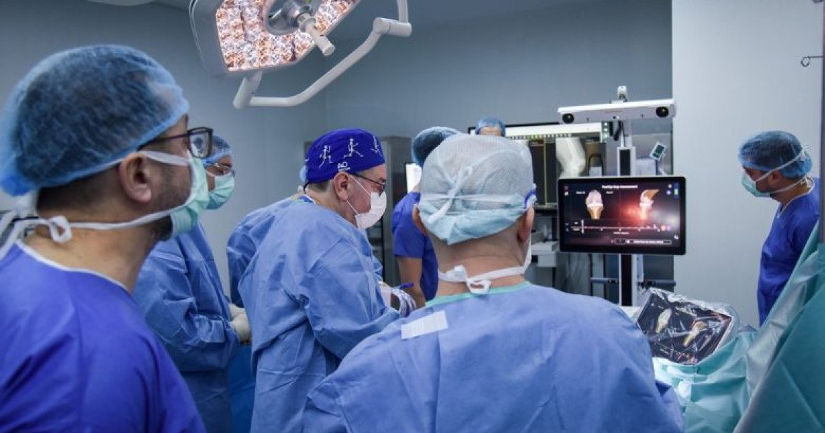 Opțiuni:

Noua tehnologie crește siguranța protezării de genunchi (54 caractere)
Progrese tehnologice îmbunătățesc protezarea genunchiului (58 caractere)
Protezare de genunchi: Tehnologie pentru mai multă siguranță (62 caractere)
Inovația tehnologică sporește succesul protezării de genunchi (67 caractere)