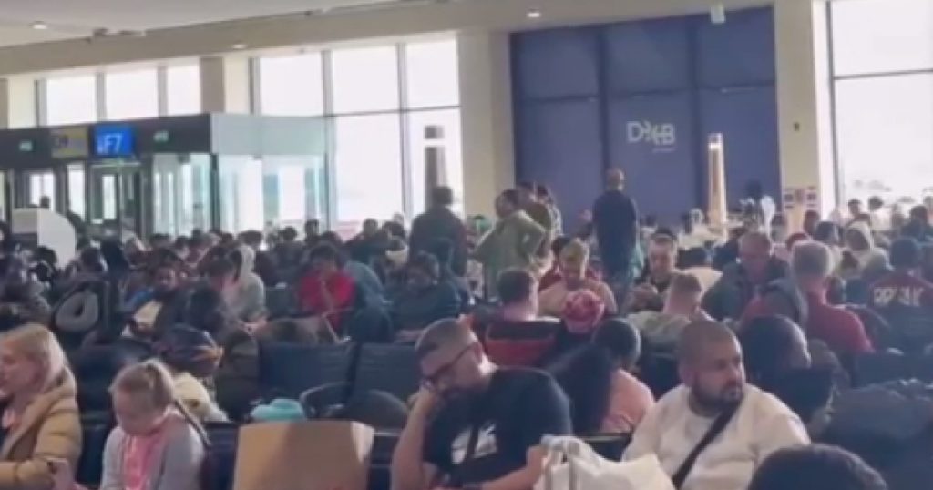 Repatrieri din orientul mijlociu: românii își plătesc singuri drumul spre casă, nemulțumirile cresc Bucureștiul este oarecum aglomerat în aceste zile de sosiri