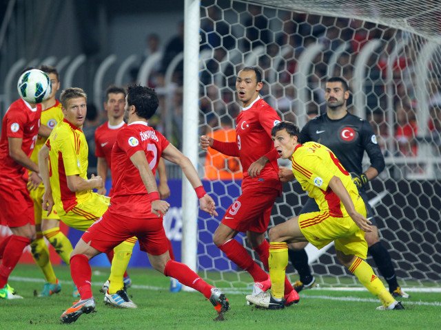 Victorie istorică pentru echipa națională de fotbal în Turcia Echipa națională de fotbal a României a obținut o victorie importantă în deplasare, în fața Turciei