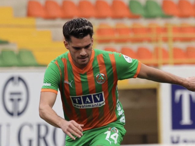 Ianis Hagi, notat cu 6,5 după remiza lui Alanyaspor cu Genclerbirligi Ianis Hagi a intrat pe teren în repriza secundă a meciului dintre Alanyaspor și Genclerbirligi, însă nu a reușit să influențeze rezultatul