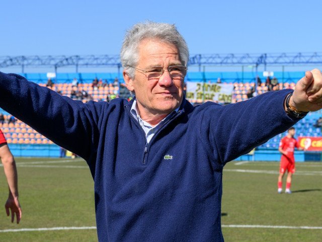 România se pregătește de duelul cu Turcia în barajul pentru Mondialul din 2026: Boloni avertizează, Lucescu are probleme Naționala de fotbal a României se pregătește intens pentru barajul crucial cu Turcia, în vederea calificării la Cupa Mondială din 2026