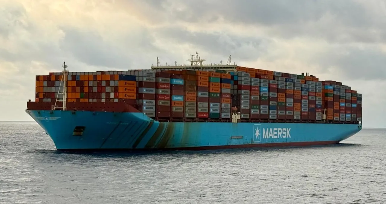 Maersk suspendă tranzitul prin strâmtoarea Ormuz, pe fondul tensiunilor. (63 caractere)