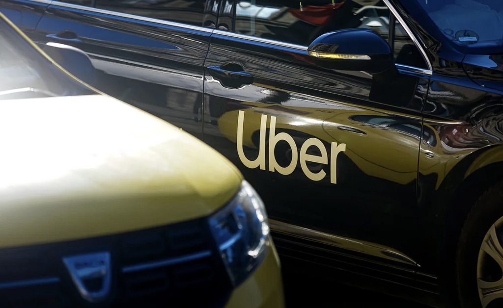 Uber vrea să domine piața de robotaxiuri cu ajutorul Rivian Gigantul serviciilor de transport, Uber, își propune să revoluționeze mobilitatea urbană prin lansarea unei flote masive de vehicule autonome în colaborare cu producătorul de mașini electrice Rivian