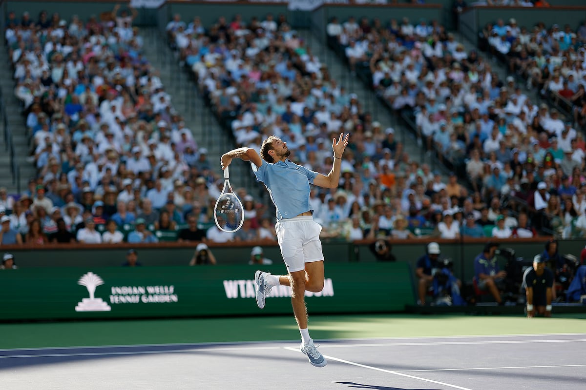 Medvedev spulberă invincibilitatea lui Alcaraz la Indian Wells 2026!