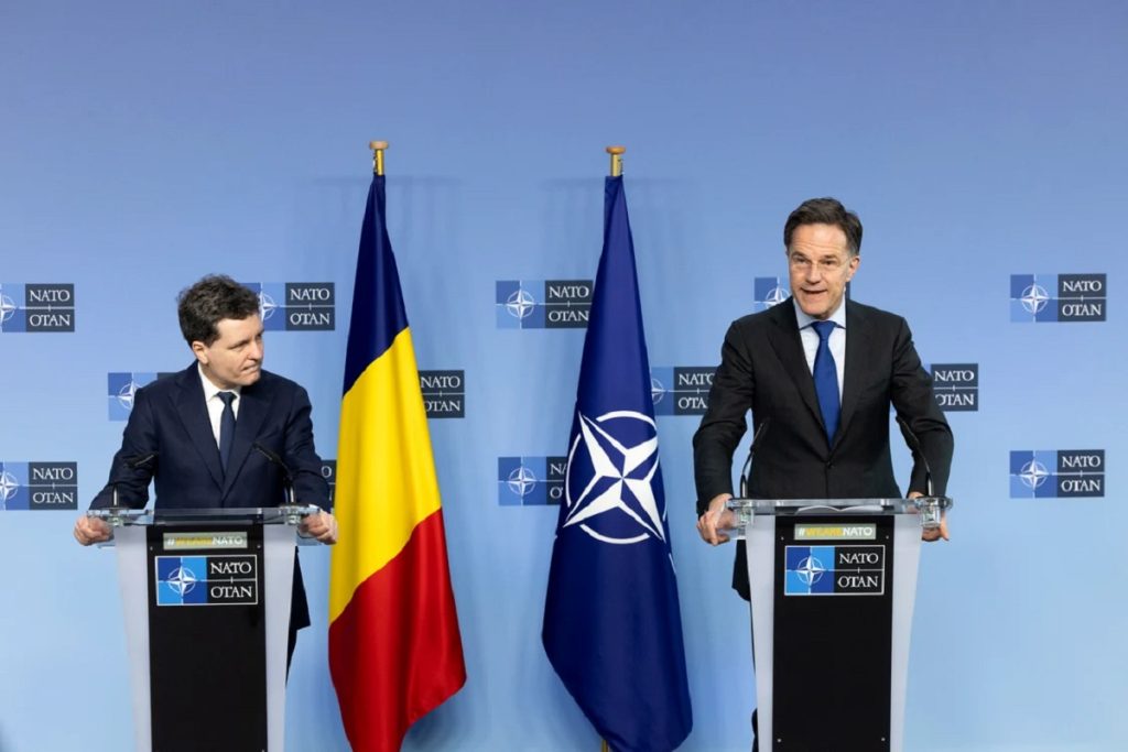 NATO reafirmă angajamentul de a apăra România în fața amenințărilor Secretarul General al NATO, Mark Rutte, a reiterat angajamentul ferm al Alianței de a apăra România, subliniind că țara noastră este în siguranță
