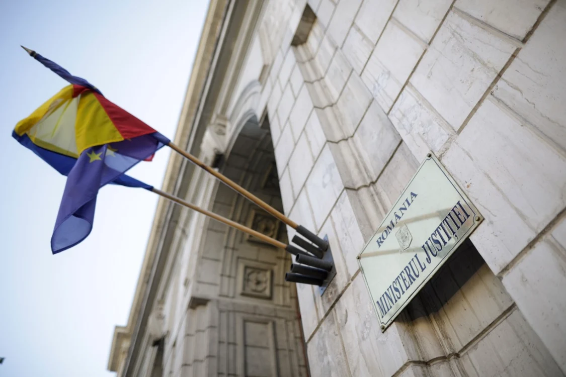 Ministerul Justiției reia interviurile cu candidații respinși de CSM Ministerul Justiției a anunțat, marți seară, că va organiza noi interviuri cu procurorii care au primit aviz negativ din partea Secției pentru procurori a Consiliului Superior al Magistraturii (CSM)
