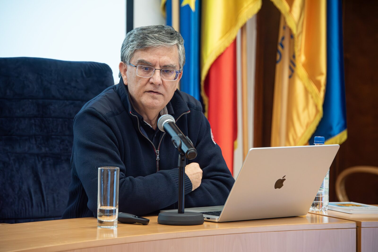 Mircea Dumitru despre unirea cu Republica Moldova: Prioritatea, integrarea europeană Profesorul Mircea Dumitru, fost ministru al Educației și rector al Universității din București, a abordat recent subiectul unirii cu Republica Moldova, subliniind o perspectivă pragmatică asupra procesului