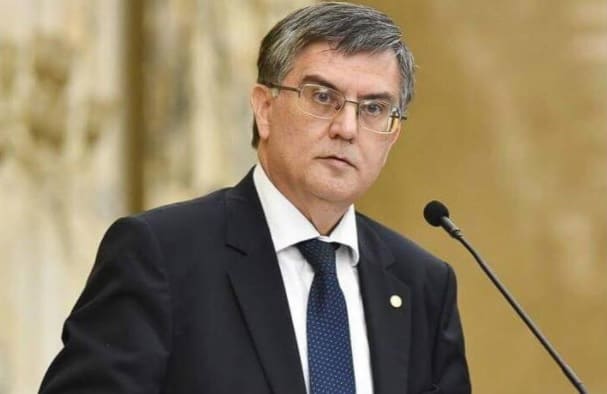 Mircea Dumitru, despre relațiile cu Rusia și China: „Consolidarea apartenenței la spațiul euroatlantic” Mircea Dumitru, fost ministru al Educației și rector, și-a exprimat clar poziția cu privire la eventualele colaborări cu Rusia și China, în contextul candidaturii sale la președinția Academiei Române