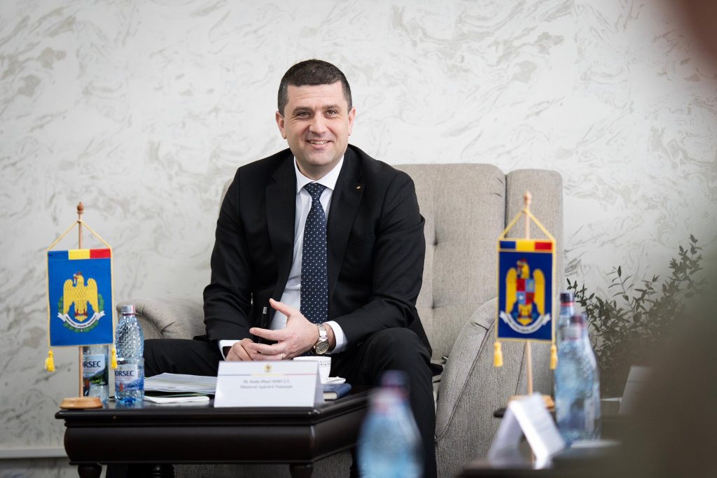 Miruță cere transparență sectorului privat în contextul colaborării pentru proiectele SAFE Ministrul Apărării Naționale, Radu Miruță, a declarat marți că guvernul dorește o colaborare echitabilă și transparentă cu sectorul privat