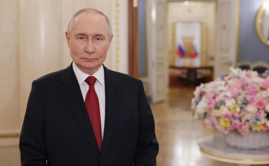 Apariția unui videoclip needitat cu Vladimir Putin stârnește controverse Un videoclip needitat al președintelui rus Vladimir Putin, în care acesta menționează că se confruntă cu o ușoară iritare a gâtului, a fost publicat accidental de Kremlin, generând speculații cu privire la starea sa de sănătate