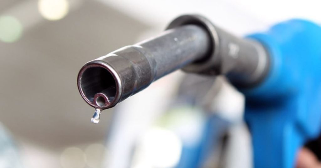 Motorina ar putea atinge prețuri record în România: Ce ne așteaptă la pompă? Prețul motorinei în România ar putea crește semnificativ până la sfârșitul lunii mai, potrivit unei analize a Asociației Energia Inteligentă (AEI)