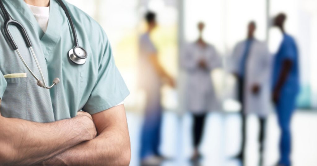 Protecție sporită pentru medici și asistenți: Deputatul PNL propune pedepse mai aspre pentru agresiuni Violența împotriva personalului medical ar putea fi combătută cu o armă legislativă mai puternică