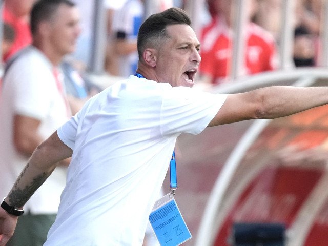 Rădoi pregătește o schimbare importantă la FCSB Mirel Rădoi, noua figură centrală a FCSB, pare să pregătească o primă mutare majoră în cadrul echipei