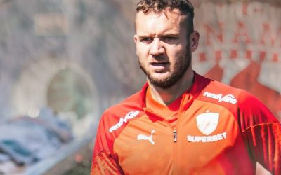 Andone, pesimist în privința lui Pușcaș la Dinamo: „Nu o văd bine!” Fostul antrenor al echipei Dinamo, Ioan Andone, a exprimat îngrijorare cu privire la viitorul atacantului George Pușcaș în cadrul clubului